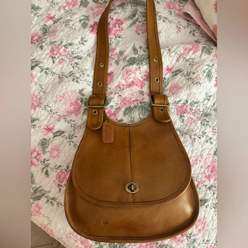Vintage Coach NYC Crescent Bag. - Picture 1 of 6